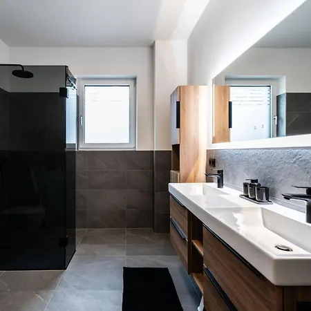 Family Nest Goldeck & By Interhome Appartamento Lendorf